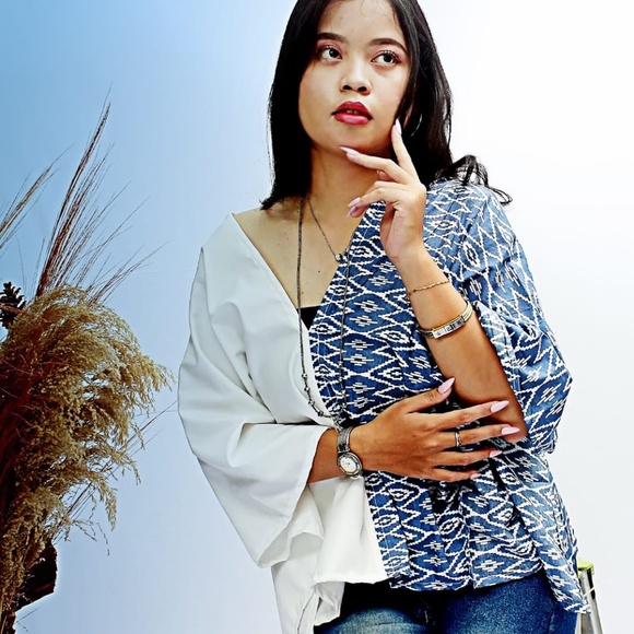 0120/ Blue White Cropped Kaftan Batik Pattern, Cotton Caftan Top,Women's Top - Picture 5 of 11